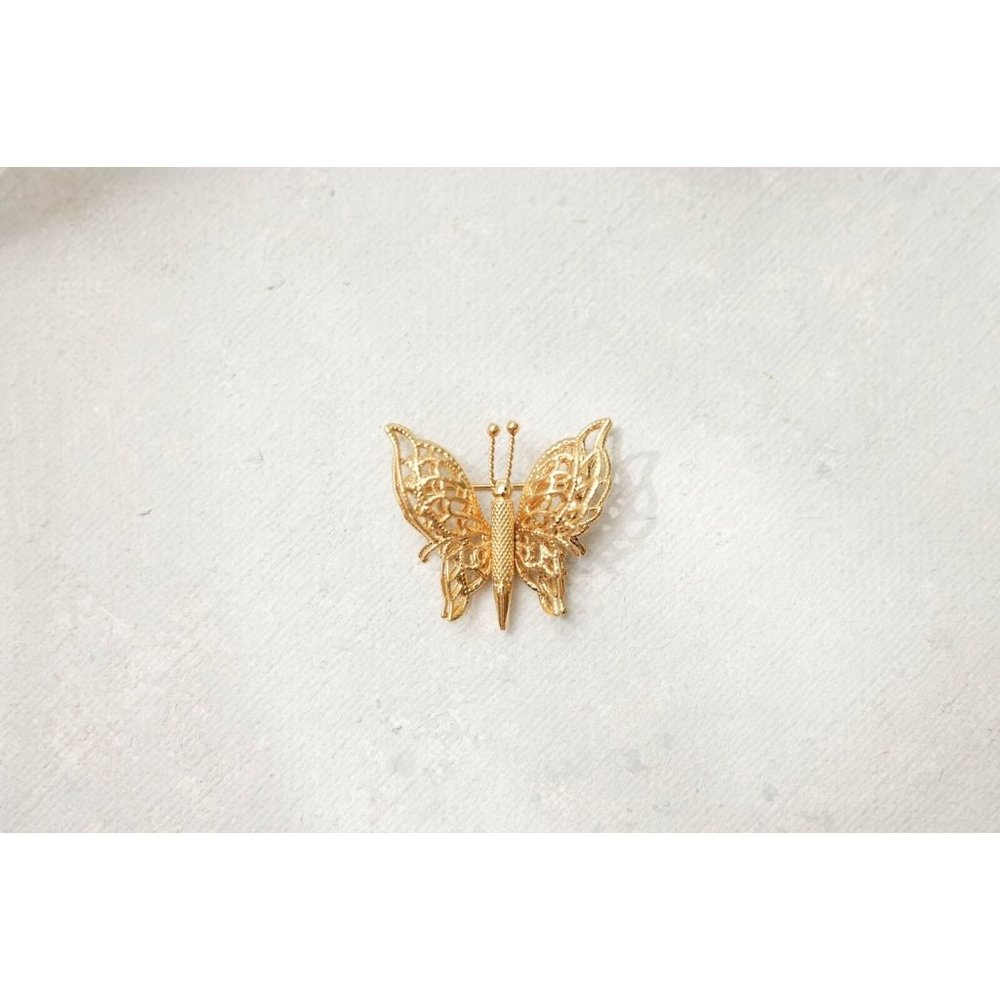 Vintage Butterfly Monet Pin Brooch Gold Tone Filigree